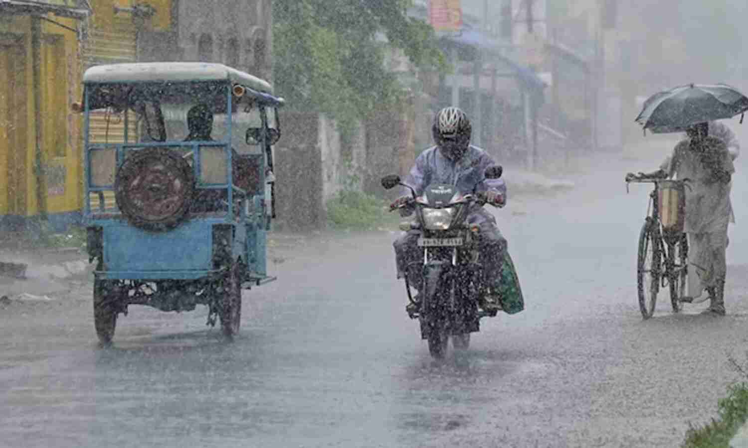 ചക്രവാതചുഴി നാളെയോടെ ന്യൂനമര്ദ്ദമായി ശക്തി പ്രാപിച്ചേക്കും;സംസ്ഥാനത്ത് അതിശക്തമായ മഴയ്ക്ക് സാധ്യതയെന്ന് കേന്ദ്ര കാലാവസ്ഥാ വകുപ്പ് ചക്രവാതചുഴി നാളെയോടെ ന്യൂനമര്ദ്ദമായി ശക്തി പ്രാപിച്ചേക്കും;സംസ്ഥാനത്ത് അതിശക്തമായ മഴയ്ക്ക് സാധ്യതയെന്ന് കേന്ദ്ര കാലാവസ്ഥാ വകുപ്പ്