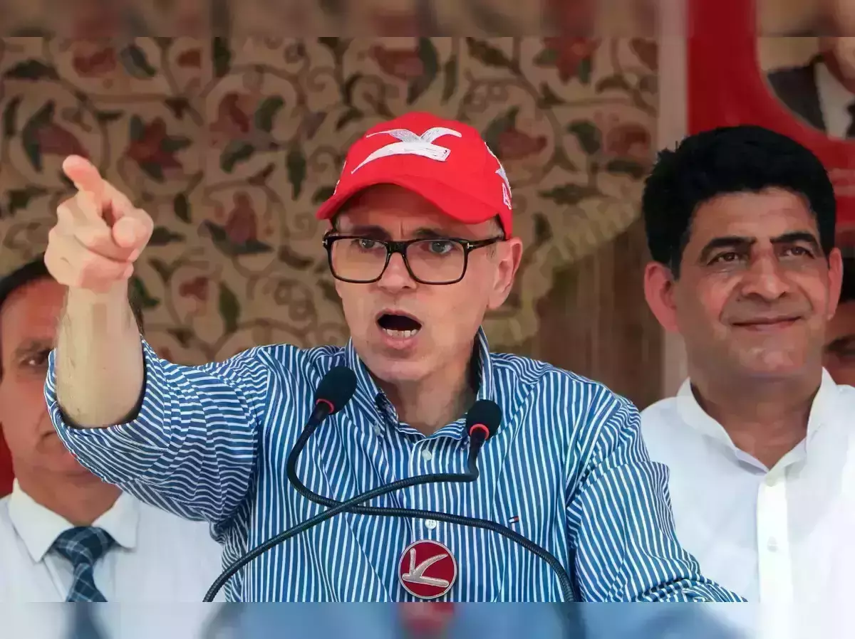 മോദിയെ പുകഴ്ത്തി ഉമര്‍ അബ്ദുല്ല; ആര്‍ട്ടിക്കിള്‍ 370 തിരിച്ചുകൊണ്ടുവരണമെന്ന ആവശ്യത്തില്‍ നിന്നും പിന്മാറുന്നു