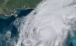 മില്‍ട്ടണ്‍ ചുഴലിക്കൊടുങ്കാറ്റ് കരതൊട്ടു; ഫ്ളോറിഡയില്‍ അടിയന്തരാവസ്ഥ; രണ്ടായിരത്തോളം വിമാനസര്‍വ്വീസുകള്‍ റദ്ദാക്കി