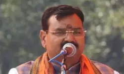 പശുത്തൊഴുത്തില്‍ കിടന്നാല്‍ കാന്‍സര്‍ മാറും: യുപി മന്ത്രി