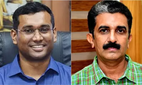 നവീന്‍ ബാബുവിന്റെ കുടുംബത്തോട് മാപ്പ് ചോദിച്ച് കണ്ണൂര്‍ ജില്ലാ ക   ഫ്‌ലാറ്റില്‍ അതിക്രമിച്ച് കയറി ലൈവ് റിപ്പോര്‍ട്ടിംഗ്    https://www.mediaoneonline.com/kerala/case-against-reporter-channel-news-team-269725                                    എഡിഎം നവീന്‍ ബാബുവിന്റെ കുടുംബത്തോട് മാപ്പ് ചോദിച്ച് കണ്ണൂര്‍ ജില്ലാകലക്ട്ര്‍        നടിയുടെ പരാതിയില്‍ റിപ്പോര്‍ട്ടര്‍ ചാനല്‍ വാര്‍ത്താസംഘത്തിനെതിരേ കേസ്    കൊച്ചി: ഫ്‌ലാറ്റില്‍ അതിക്രമിച്ച് കയറി ലൈവ് റിപ്പോര്‍ട്ടിംഗ് നടത്തിയെന്ന പരാതിയില്‍ റിപ്പോര്‍ട്ടര്‍ ചാനല്‍ വാര്‍ത്താസംഘത്തിനെതിരേ കേസ്. ആലുവ സ്വദേശിയായ നടിയുടെ പരാതിയുടെ അടിസ്ഥാനത്തിലാണ് കേസ്.     അരുണ്‍കുമാര്‍, റിപ്പോര്‍ട്ടറായ അജ്ഞലി, കാമറമാന്‍ ശ്രീകാന്ത് എന്നിവര്‍ക്കെതിരേയാണ് കേസ്. അനുമതിയില്ലാതെ അതിക്രമിച്ചുകയറി എന്നാണ് പരാതി. ഇന്ന് പുലര്‍ച്ചെ വാര്‍ത്താ സംഘം അനുമതിയില്ലാതെ ഫ്ലാറ്റില്‍ എത്തുകയും ലൈവ് നല്‍കുകയുമായിരുന്നെന്ന് പരാതിയില്‍ പറയുന്നു.  ലക്ടര്‍