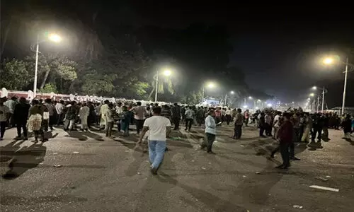 ബംഗ്ലാദേശ് പ്രസിഡന്റ് രാജിവെക്കണം; വസതി ഉപരോധിച്ച് പ്രതിഷേധം ബംഗ്ലാദേശ് പ്രസിഡന്റ് രാജിവെക്കണം; വസതി ഉപരോധിച്ച് പ്രതിഷേധം