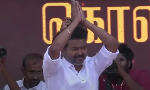 സിനിമാ സ്‌റ്റൈലില്‍ മാസ് എന്‍ട്രിയുമായി വിജയ്; ടിവികെ സമ്മേളനത്തിന് തുടക്കമായി