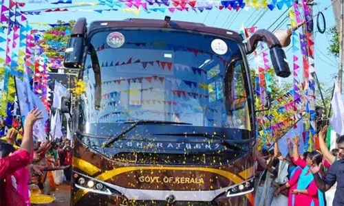 നവകേരളാ ബസ് ഇനി സൂപ്പര് ഡീലക്സാവും; ചെലവ് പത്ത് ലക്ഷം നവകേരളാ ബസ് ഇനി സൂപ്പര് ഡീലക്സാവും; ചെലവ് പത്ത് ലക്ഷം