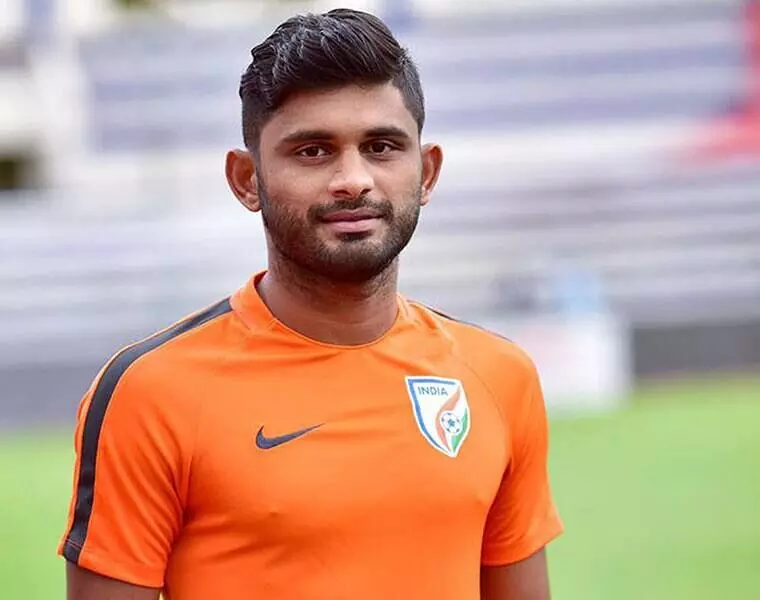 പ്രഫഷനല് ഫുട്ബോളില് നിന്ന് വിരമിക്കല് പ്രഖ്യാപിച്ച് അനസ് എടതൊടിക പ്രഫഷനല് ഫുട്ബോളില് നിന്ന് വിരമിക്കല് പ്രഖ്യാപിച്ച് അനസ് എടതൊടിക