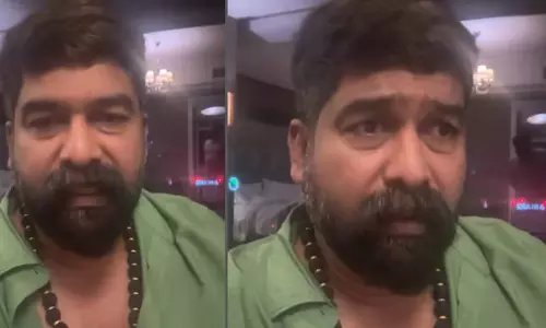 സിനിമ നിരൂപകനെ ഭീഷണിപ്പെടുത്തി നടന് ജോജു ജോര്ജ്; റിവ്യൂ ബോംബിങ് എന്താണെന്ന് ജോജുവിന് അറിയില്ലെന്ന് നിരൂപകന് സിനിമ നിരൂപകനെ ഭീഷണിപ്പെടുത്തി നടന് ജോജു ജോര്ജ്; റിവ്യൂ ബോംബിങ് എന്താണെന്ന് ജോജുവിന് അറിയില്ലെന്ന് നിരൂപകന്