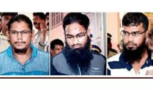 കൊല്ലം കലക്ടറേറ്റ് സ്ഫോടനം: മൂന്നു പ്രതികള് കുറ്റക്കാര്; ഒരാളെ വെറുതെവിട്ടു, ശിക്ഷ നാളെ വിധിക്കും കൊല്ലം കലക്ടറേറ്റ് സ്ഫോടനം: മൂന്നു പ്രതികള് കുറ്റക്കാര്; ഒരാളെ വെറുതെവിട്ടു, ശിക്ഷ നാളെ വിധിക്കും