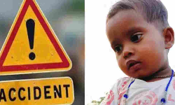 യുടേൺ എടുക്കുന്നതിനിടെ ഓട്ടോ മറിഞ്ഞു; രണ്ടു വയസ്സുകാരിക്ക് ദാരുണാന്ത്യം