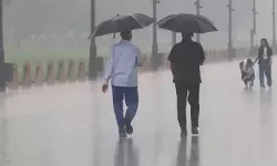 ചക്രവാതച്ചുഴി; സംസ്ഥാനത്ത് അടുത്ത അഞ്ചുദിവസം ശക്തമായ മഴ; 10 ജില്ലകളില് യെല്ലോ അലര്ട്ട് ചക്രവാതച്ചുഴി; സംസ്ഥാനത്ത് അടുത്ത അഞ്ചുദിവസം ശക്തമായ മഴ; 10 ജില്ലകളില് യെല്ലോ അലര്ട്ട്