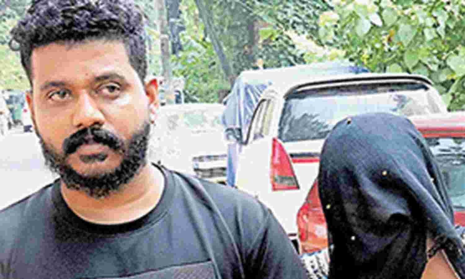 ഹണിട്രാപ്പിലൂടെ രണ്ടരക്കോടി തട്ടി; യുവതിയും ഭര്ത്താവും അറസ്റ്റില് ഹണിട്രാപ്പിലൂടെ രണ്ടരക്കോടി തട്ടി; യുവതിയും ഭര്ത്താവും അറസ്റ്റില്