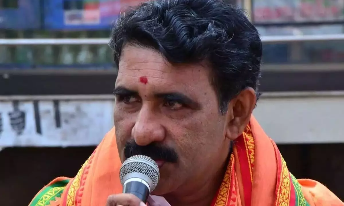 വാവര് ഭൂമി വഖഫിന് കൊടുത്തുവെന്ന് പറഞ്ഞാല് അയ്യപ്പന് ഇറങ്ങേണ്ടി വരും; വിവാദപരാമര്ശവുമായി അഡ്വ. ബി ഗോപാലകൃഷ്ണന് വാവര് ഭൂമി വഖഫിന് കൊടുത്തുവെന്ന് പറഞ്ഞാല് അയ്യപ്പന് ഇറങ്ങേണ്ടി വരും; വിവാദപരാമര്ശവുമായി അഡ്വ. ബി ഗോപാലകൃഷ്ണന്