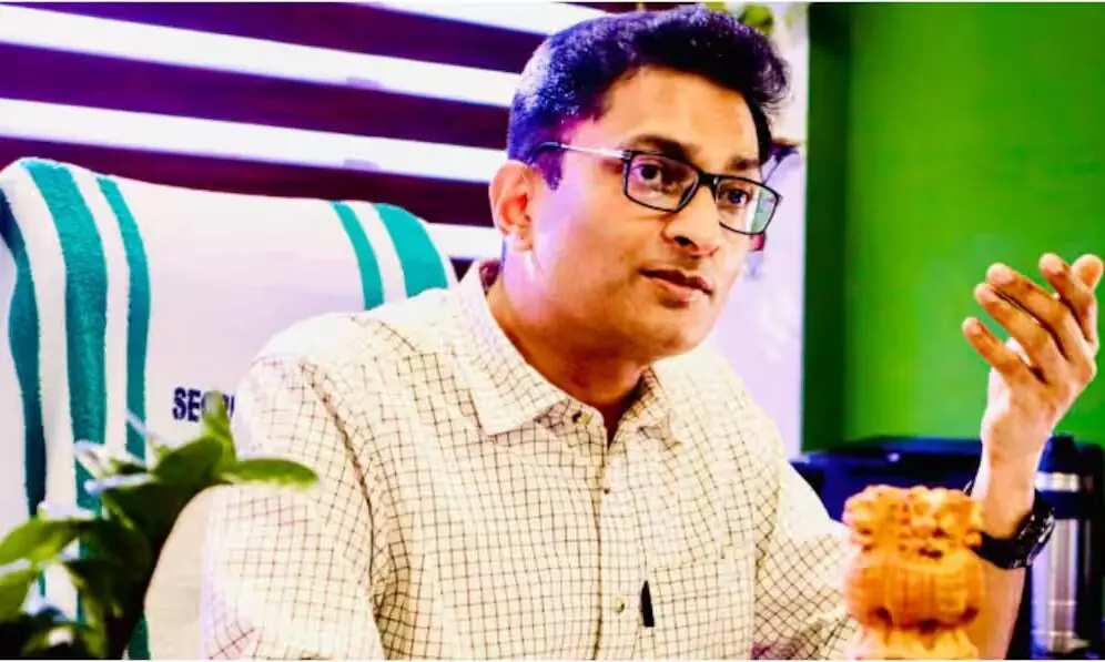 വാറോല കൈപ്പറ്റട്ടെ, എന്നിട്ട് പ്രതികരിക്കാം; പരിഹാസവുമായി എന് പ്രശാന്ത് ഐഎഎസ് വാറോല കൈപ്പറ്റട്ടെ, എന്നിട്ട് പ്രതികരിക്കാം; പരിഹാസവുമായി എന് പ്രശാന്ത് ഐഎഎസ്