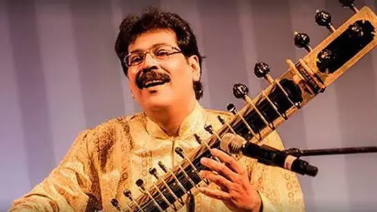വിദ്യാര്ഥിനിയെ പീഡിപ്പിച്ച കേസ്; പ്രശസ്ത ഗായകന് സഞ്ജയ് ചക്രവര്ത്തി അറസ്റ്റില് വിദ്യാര്ഥിനിയെ പീഡിപ്പിച്ച കേസ്; പ്രശസ്ത ഗായകന് സഞ്ജയ് ചക്രവര്ത്തി അറസ്റ്റില്