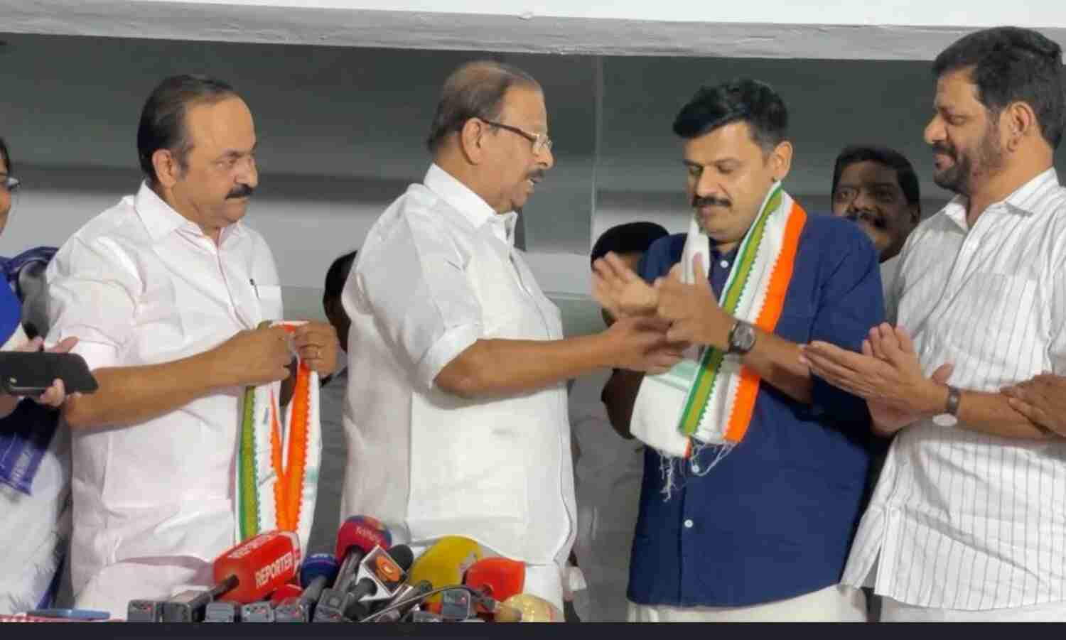 സന്ദീപ് വാര്യര് ഇനി കോണ്ഗ്രസില്; അംഗത്വമെടുത്തത് സ്നേഹത്തിന്റെ കടയിലെന്ന് സന്ദീപ് സന്ദീപ് വാര്യര് ഇനി കോണ്ഗ്രസില്; അംഗത്വമെടുത്തത് സ്നേഹത്തിന്റെ കടയിലെന്ന് സന്ദീപ്
