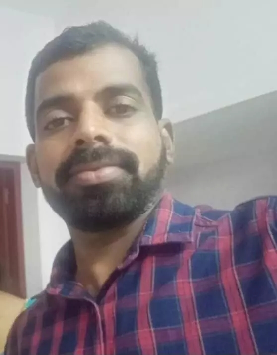 പരപ്പനങ്ങാടിയില് യുവാവ് തൂങ്ങിമരിച്ച നിലയില് പരപ്പനങ്ങാടിയില് യുവാവ് തൂങ്ങിമരിച്ച നിലയില്