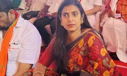 തെലുങ്കര്‍ക്കെതിരെ അശ്ലീല-വംശീയ പരാമര്‍ശം: നടി കസ്തൂരി അറസ്റ്റില്‍; തമിഴ്‌നാട് പൊലീസ് പിടികൂടിയത് ഹൈദരാബാദില്‍ നിന്ന്