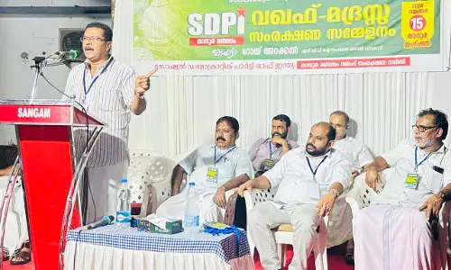വഖ്ഫ്: സംസ്ഥാന സര്ക്കാറിന്റെ മൗനം അപകടകരമെന്ന് റോയ് അറക്കല് വഖ്ഫ്: സംസ്ഥാന സര്ക്കാറിന്റെ മൗനം അപകടകരമെന്ന് റോയ് അറക്കല്