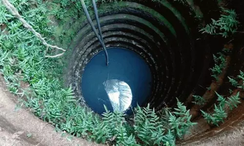 രണ്ട് മക്കളുമായി യുവതി കിണറ്റില്‍ ചാടി; രക്ഷിച്ച് ഫയര്‍ഫോഴ്‌സ്