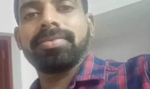 പരപ്പനങ്ങാടിയില് യുവാവ് തൂങ്ങിമരിച്ച നിലയില് പരപ്പനങ്ങാടിയില് യുവാവ് തൂങ്ങിമരിച്ച നിലയില്