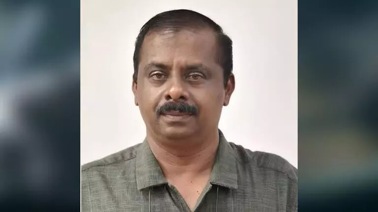 തിരുവനന്തപുരത്ത് ടര്ഫില് ക്രിക്കറ്റ് കളിക്കുന്നതിനിടെ കുഴഞ്ഞു വീണ് ഓട്ടോഡ്രൈവര് മരിച്ചു തിരുവനന്തപുരത്ത് ടര്ഫില് ക്രിക്കറ്റ് കളിക്കുന്നതിനിടെ കുഴഞ്ഞു വീണ് ഓട്ടോഡ്രൈവര് മരിച്ചു