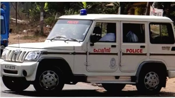 കോഴിക്കോട് നടക്കാവില് പോലിസിന് നേരെ ആക്രമണം കോഴിക്കോട് നടക്കാവില് പോലിസിന് നേരെ ആക്രമണം