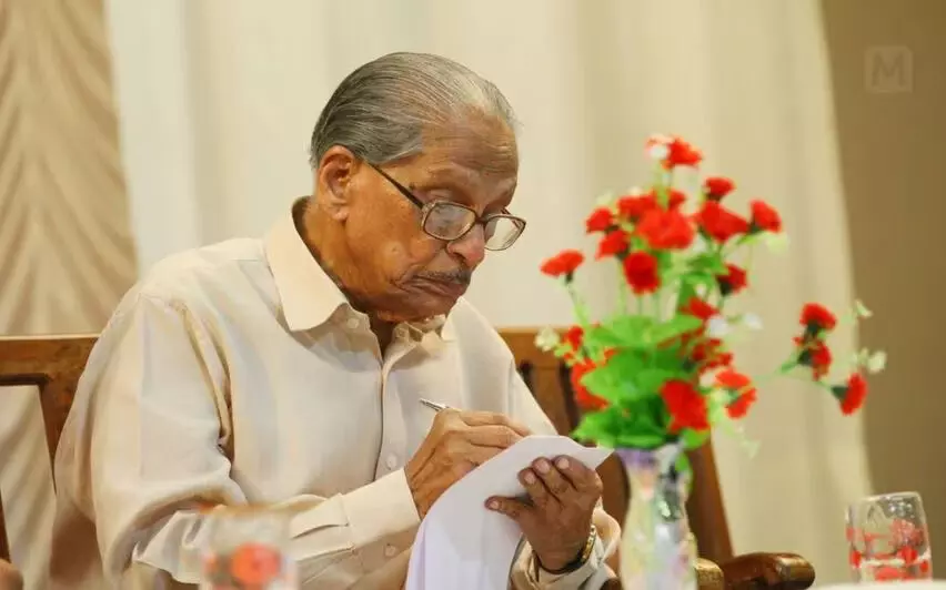 നാടകാചാര്യന് ഓംചേരി എന് എന് പിള്ള അന്തരിച്ചു നാടകാചാര്യന് ഓംചേരി എന് എന് പിള്ള അന്തരിച്ചു