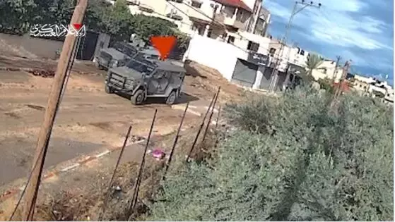 ഇസ്രായേലി സൈനികവാഹനത്തിന് നേരെ ആക്രമണം (വീഡിയോ) ഇസ്രായേലി സൈനികവാഹനത്തിന് നേരെ ആക്രമണം (വീഡിയോ)