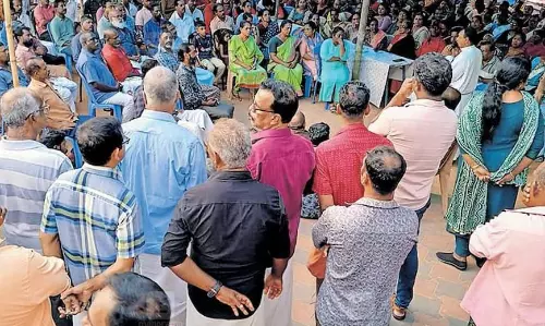 മുനമ്പം വഖ്ഫ് ഭൂമി: വിജ്ഞാപനമിറക്കി സര്ക്കാര് മുനമ്പം വഖ്ഫ് ഭൂമി: വിജ്ഞാപനമിറക്കി സര്ക്കാര്