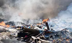 തണുപ്പത്തു തീ കായാന് ചപ്പു ചവര് കൂട്ടിയിട്ടു കത്തിച്ചു; സൂറത്തില് വിഷപ്പുക ശ്വസിച്ച് മൂന്നു പെണ്കുട്ടികള് മരിച്ചു തണുപ്പത്തു തീ കായാന് ചപ്പു ചവര് കൂട്ടിയിട്ടു കത്തിച്ചു; സൂറത്തില് വിഷപ്പുക ശ്വസിച്ച് മൂന്നു പെണ്കുട്ടികള് മരിച്ചു