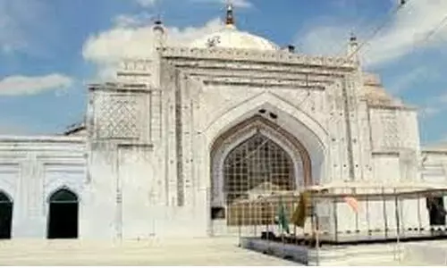 ശംസി ശാഹീ മസ്ജിദ് നിര്മിച്ചത് ശിവക്ഷേത്രം പൊളിച്ചാണെന്ന ഹരജിയില് വാദം തുടങ്ങി; 850 വര്ഷം പഴക്കമുള്ള പള്ളിയാണിത് ശംസി ശാഹീ മസ്ജിദ് നിര്മിച്ചത് ശിവക്ഷേത്രം പൊളിച്ചാണെന്ന ഹരജിയില് വാദം തുടങ്ങി; 850 വര്ഷം പഴക്കമുള്ള പള്ളിയാണിത്