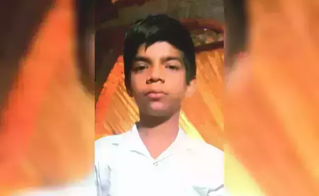 സ്കൂളില് ഓട്ടമല്സരത്തിനിടെ ഹൃദയാഘാതത്തെ തുടര്ന്ന് 14കാരന് മരിച്ചു സ്കൂളില് ഓട്ടമല്സരത്തിനിടെ ഹൃദയാഘാതത്തെ തുടര്ന്ന് 14കാരന് മരിച്ചു