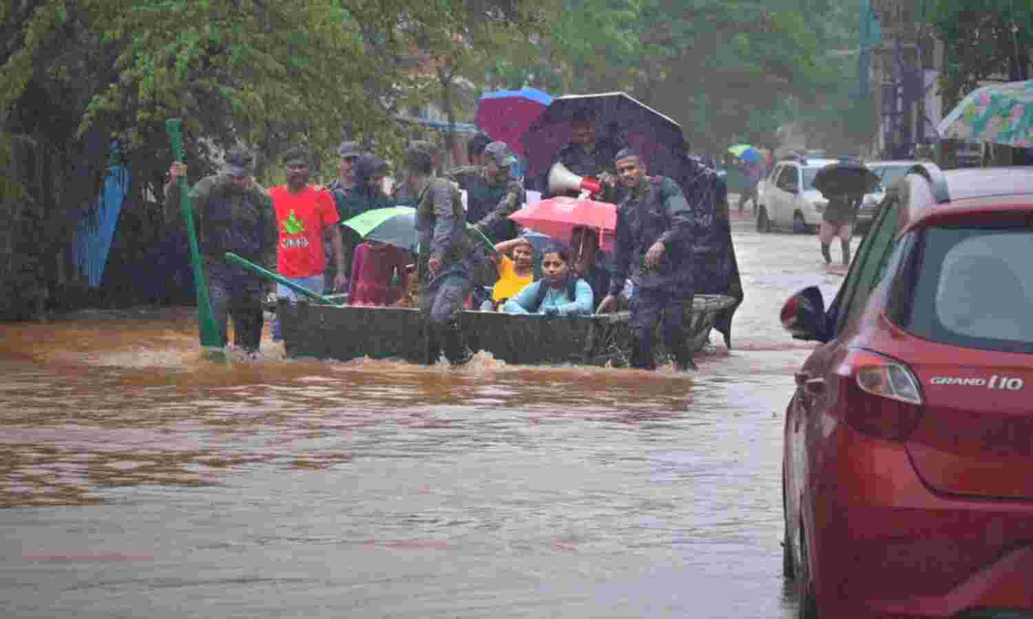 മഴ കനക്കുന്നു; തമിഴ്നാട്ടിലും പുതുച്ചേരിയിലുയുമായി 14 മരണം മഴ കനക്കുന്നു; തമിഴ്നാട്ടിലും പുതുച്ചേരിയിലുയുമായി 14 മരണം