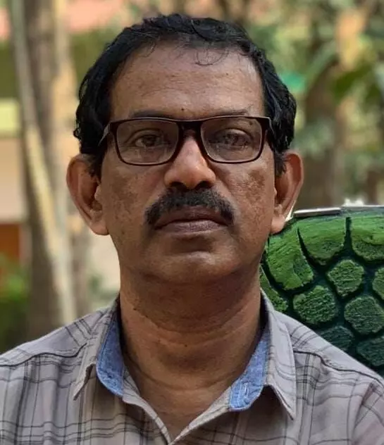 ഗാനമേള അവതരിപ്പിക്കവേ കുഴഞ്ഞ് വീണ ഗായകന് മരണപ്പെട്ടു ഗാനമേള അവതരിപ്പിക്കവേ കുഴഞ്ഞ് വീണ ഗായകന് മരണപ്പെട്ടു