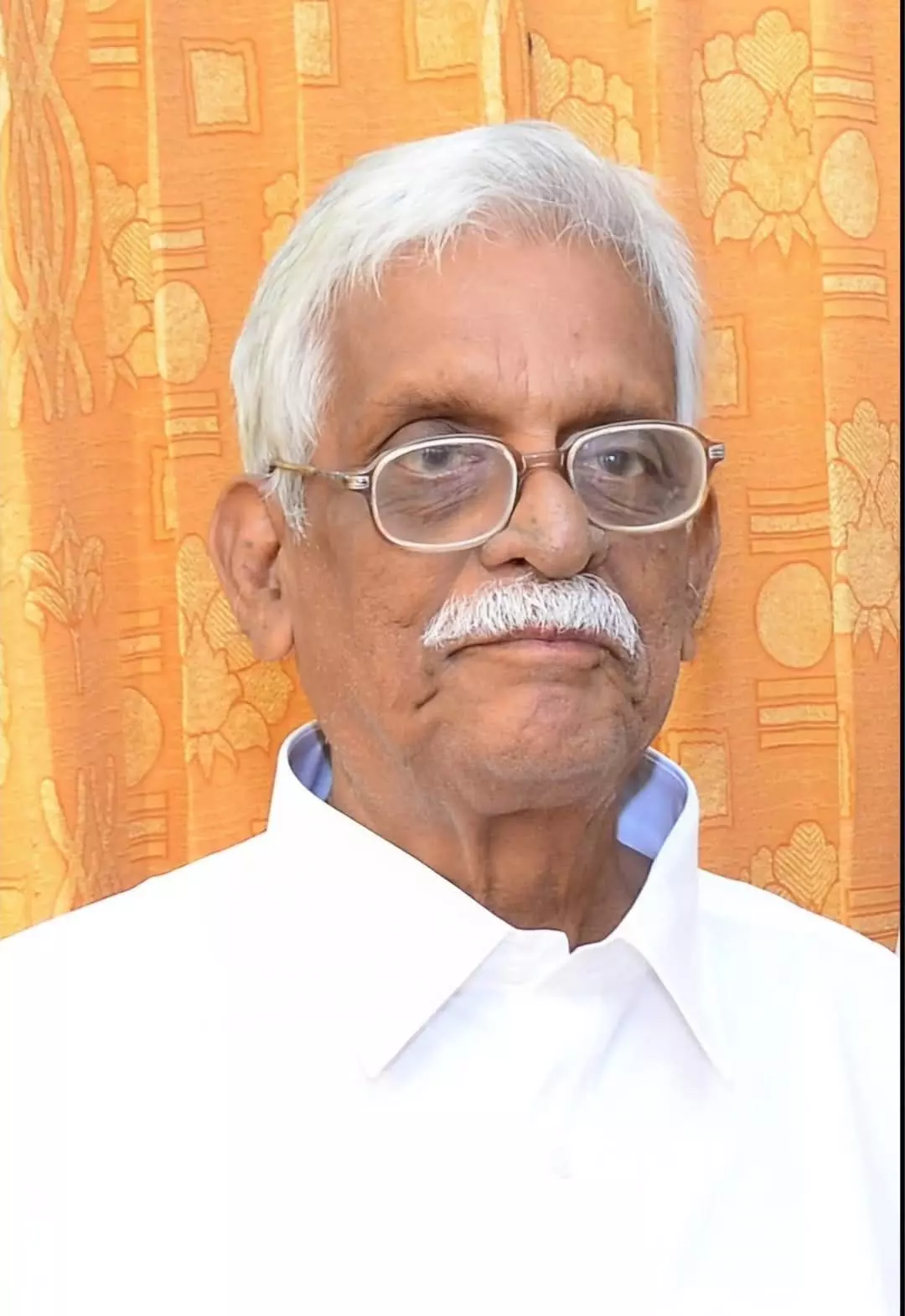 പ്രമുഖ സാഹിത്യകാരനും നിരൂപകനുമായ പ്രൊഫ. എം ആര് ചന്ദ്രശേഖരന് അന്തരിച്ചു പ്രമുഖ സാഹിത്യകാരനും നിരൂപകനുമായ പ്രൊഫ. എം ആര് ചന്ദ്രശേഖരന് അന്തരിച്ചു