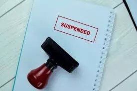 ജീവിച്ചിരിക്കുന്ന കുട്ടി മരിച്ചെന്ന് രേഖപ്പെടുത്തി അവധിയെടുത്ത അധ്യാപകനെ പിരിച്ച് വിട്ട് കലക്ടര് ജീവിച്ചിരിക്കുന്ന കുട്ടി മരിച്ചെന്ന് രേഖപ്പെടുത്തി അവധിയെടുത്ത അധ്യാപകനെ പിരിച്ച് വിട്ട് കലക്ടര്