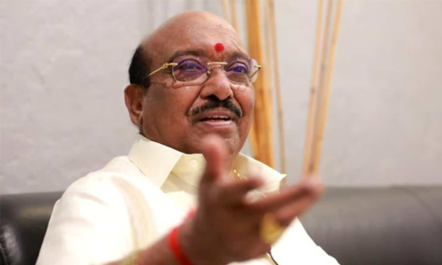 വെള്ളാപ്പള്ളി നടേശന്റെ മലപ്പുറം വിരുദ്ധ പ്രസംഗം; കേസെടുക്കാന് വകുപ്പില്ലെന്ന് പോലിസ് വെള്ളാപ്പള്ളി നടേശന്റെ മലപ്പുറം വിരുദ്ധ പ്രസംഗം; കേസെടുക്കാന് വകുപ്പില്ലെന്ന് പോലിസ്