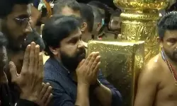 ദിലീപിന് ശബരിമലയില്‍ വിഐപി പരിഗണന; നാല് ഉദ്യോഗസ്ഥര്‍ക്ക് കാരണം കാണിക്കല്‍ നോട്ടീസ്