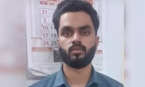 വിവാഹവാഗ്ദാനം നല്കി സ്കൂള് വിദ്യാര്ഥിനിയെ പീഡിപ്പിച്ചു, ഗര്ഭിണിയായപ്പോള് വിദേശത്തേയ്ക്ക് മുങ്ങിയ യുവാവ് അറസ്റ്റില് വിവാഹവാഗ്ദാനം നല്കി സ്കൂള് വിദ്യാര്ഥിനിയെ പീഡിപ്പിച്ചു, ഗര്ഭിണിയായപ്പോള് വിദേശത്തേയ്ക്ക് മുങ്ങിയ യുവാവ് അറസ്റ്റില്