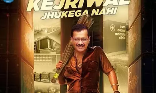 പുഷ്പയായി അരവിന്ദ് കെജ്‌രിവാള്‍; പോസ്റ്റര്‍ യുദ്ധം തുടങ്ങി ആം ആദ്മി പാര്‍ട്ടി