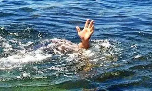 ആറു വയസുകാരന് നീന്തല്ക്കുളത്തില് മുങ്ങിമരിച്ചു ആറു വയസുകാരന് നീന്തല്ക്കുളത്തില് മുങ്ങിമരിച്ചു