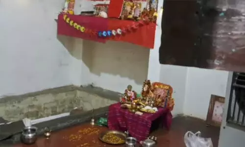 ഒരു ദിവസം പ്രാര്‍ത്ഥിച്ചിട്ടും കാളി ദേവി പ്രത്യക്ഷപ്പെട്ടില്ല; പുരോഹിതന്‍ ആത്മഹത്യ ചെയ്തു