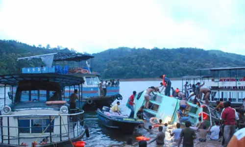 തേക്കടി ജലകന്യക ബോട്ടപകടം; കേസിന്റെ വിചാരണ നാളെ ആരംഭിക്കും തേക്കടി ജലകന്യക ബോട്ടപകടം; കേസിന്റെ വിചാരണ നാളെ ആരംഭിക്കും