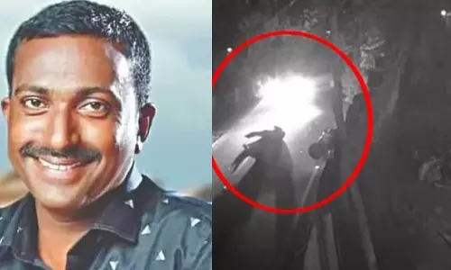 കെ എസ് ഷാന് വധക്കേസ്: ജാമ്യത്തിനായി മൂന്നു പ്രതികള് സുപ്രിംകോടതിയില്; പ്രതികള് പുറത്തിറങ്ങുന്നത് സമാധാന അന്തരീക്ഷത്തെ ബാധിക്കുമെന്ന് സര്ക്കാര് കെ എസ് ഷാന് വധക്കേസ്: ജാമ്യത്തിനായി മൂന്നു പ്രതികള് സുപ്രിംകോടതിയില്; പ്രതികള് പുറത്തിറങ്ങുന്നത് സമാധാന അന്തരീക്ഷത്തെ ബാധിക്കുമെന്ന് സര്ക്കാര്