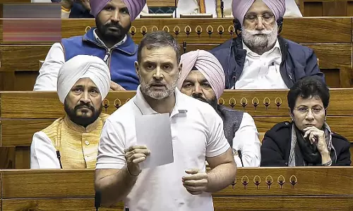 സംഭലില്‍ എവിടെയാണ് ഭരണഘടന, ബിജെപി സംരക്ഷിക്കുന്നത് മനുസ്മൃതി; ആര്‍എസ്എസിനെതിരേ ആഞ്ഞടിച്ച് രാഹുല്‍ ഗാന്ധി