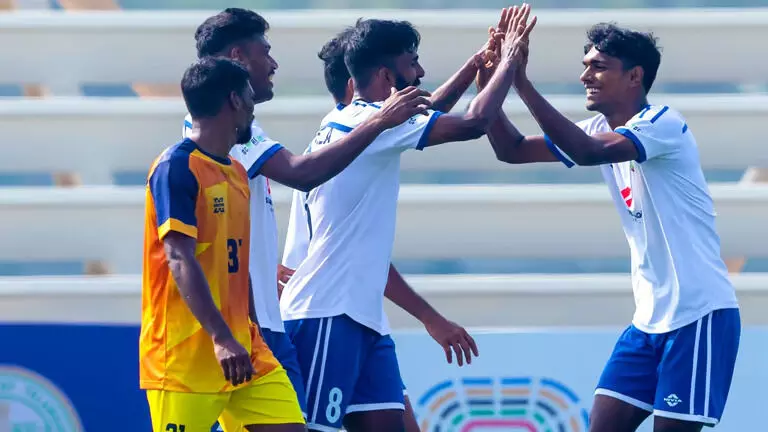 സന്തോഷ് ട്രോഫിയില് കേരളത്തിന് വിജയതുടക്കം; ഏഴ് ഗോള് ത്രില്ലറില് ഗോവയെ വീഴ്ത്തി സന്തോഷ് ട്രോഫിയില് കേരളത്തിന് വിജയതുടക്കം; ഏഴ് ഗോള് ത്രില്ലറില് ഗോവയെ വീഴ്ത്തി