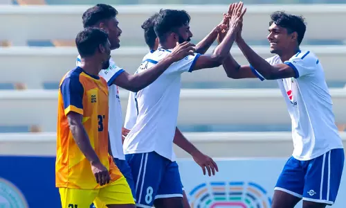 സന്തോഷ് ട്രോഫിയില് കേരളത്തിന് വിജയതുടക്കം; ഏഴ് ഗോള് ത്രില്ലറില് ഗോവയെ വീഴ്ത്തി സന്തോഷ് ട്രോഫിയില് കേരളത്തിന് വിജയതുടക്കം; ഏഴ് ഗോള് ത്രില്ലറില് ഗോവയെ വീഴ്ത്തി