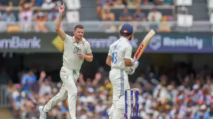 ബ്രിസ്ബണില് ഇന്ത്യയ്ക്ക് ബാറ്റിങ് തകര്ച്ച; കോഹ് ലിയും പുറത്ത് ബ്രിസ്ബണില് ഇന്ത്യയ്ക്ക് ബാറ്റിങ് തകര്ച്ച; കോഹ് ലിയും പുറത്ത്