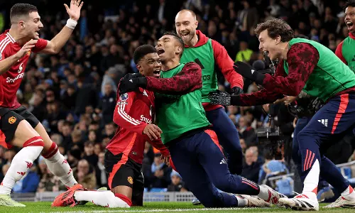 മാഞ്ചസ്റ്റര് ഡെര്ബി യുനൈറ്റഡിന്; ലാ ലിഗയില് ബാഴ്സയ്ക്ക് തോല്വി; ഒന്നാം സ്ഥാനത്തിന് ഭീഷണി മാഞ്ചസ്റ്റര് ഡെര്ബി യുനൈറ്റഡിന്; ലാ ലിഗയില് ബാഴ്സയ്ക്ക് തോല്വി; ഒന്നാം സ്ഥാനത്തിന് ഭീഷണി