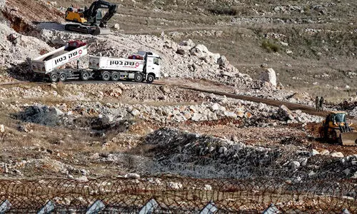 സിറിയയുടെ 500 ചതുരശ്ര കിലോമീറ്റര് ഭൂമി പിടിച്ച് ഇസ്രായേല്; സൈനികത്താവളങ്ങള് പൊളിച്ചു സിറിയയുടെ 500 ചതുരശ്ര കിലോമീറ്റര് ഭൂമി പിടിച്ച് ഇസ്രായേല്; സൈനികത്താവളങ്ങള് പൊളിച്ചു