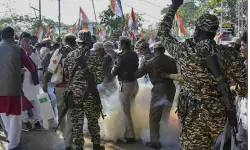 അമിത് ഷായുടെ രാജി ആവശ്യപ്പെട്ട് പ്രതിഷേധം; ഉത്തര്പ്രദേശിലും അസമിലും രണ്ട് കോണ്ഗ്രസ് നേതാക്കള് മരിച്ചു അമിത് ഷായുടെ രാജി ആവശ്യപ്പെട്ട് പ്രതിഷേധം; ഉത്തര്പ്രദേശിലും അസമിലും രണ്ട് കോണ്ഗ്രസ് നേതാക്കള് മരിച്ചു